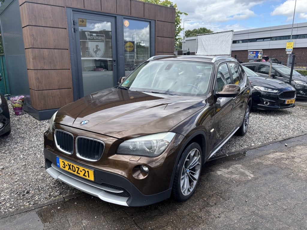 BMW X1 sDrive18i Exec. (bj 2011), X1, 4 cilinders, Handgeschakeld, 1405 kg