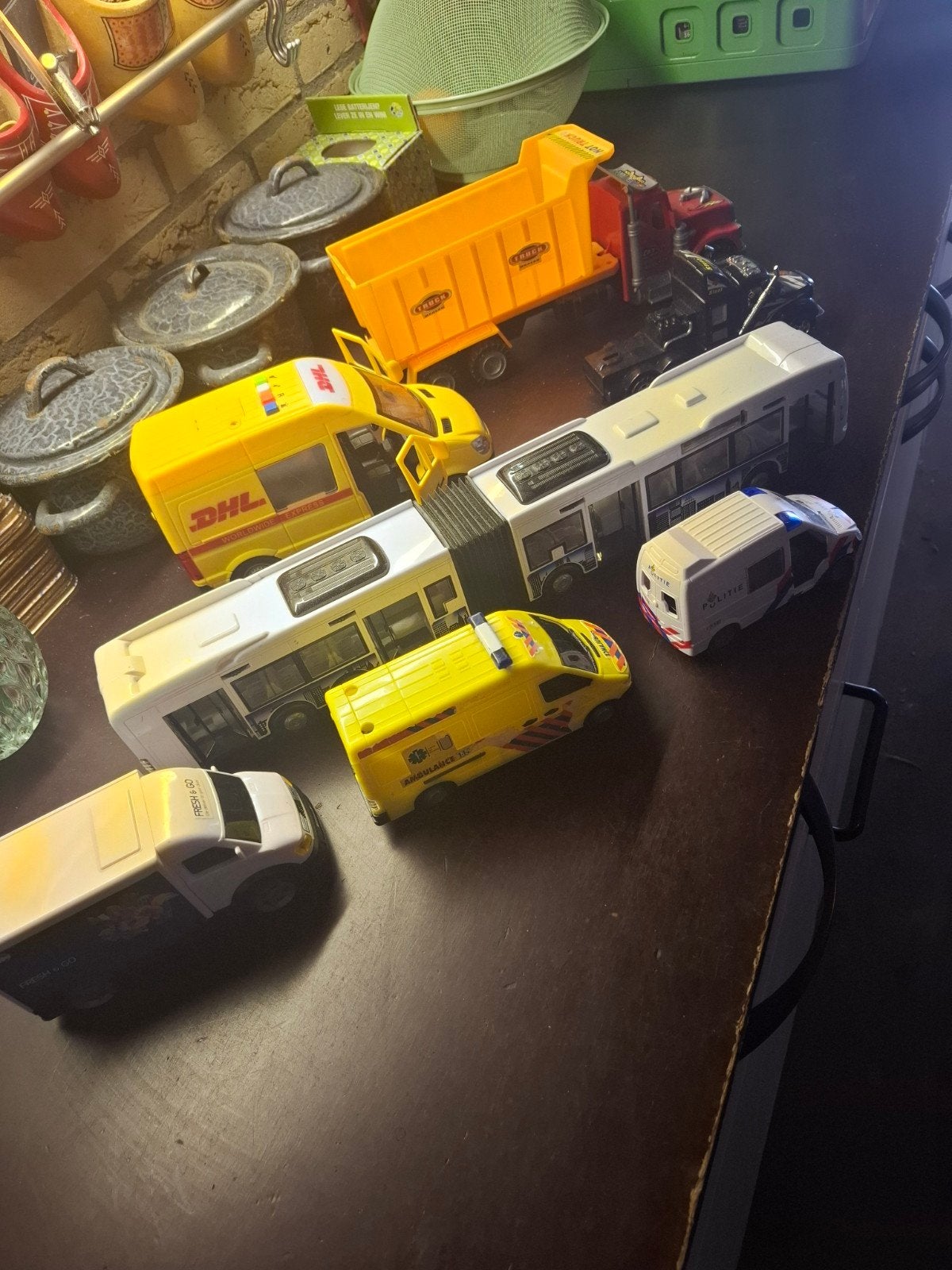 Diverse speelgoedvoertuigen: DHL, Politie, Ambulance, Bus, Ophalen of Verzenden, Gebruikt