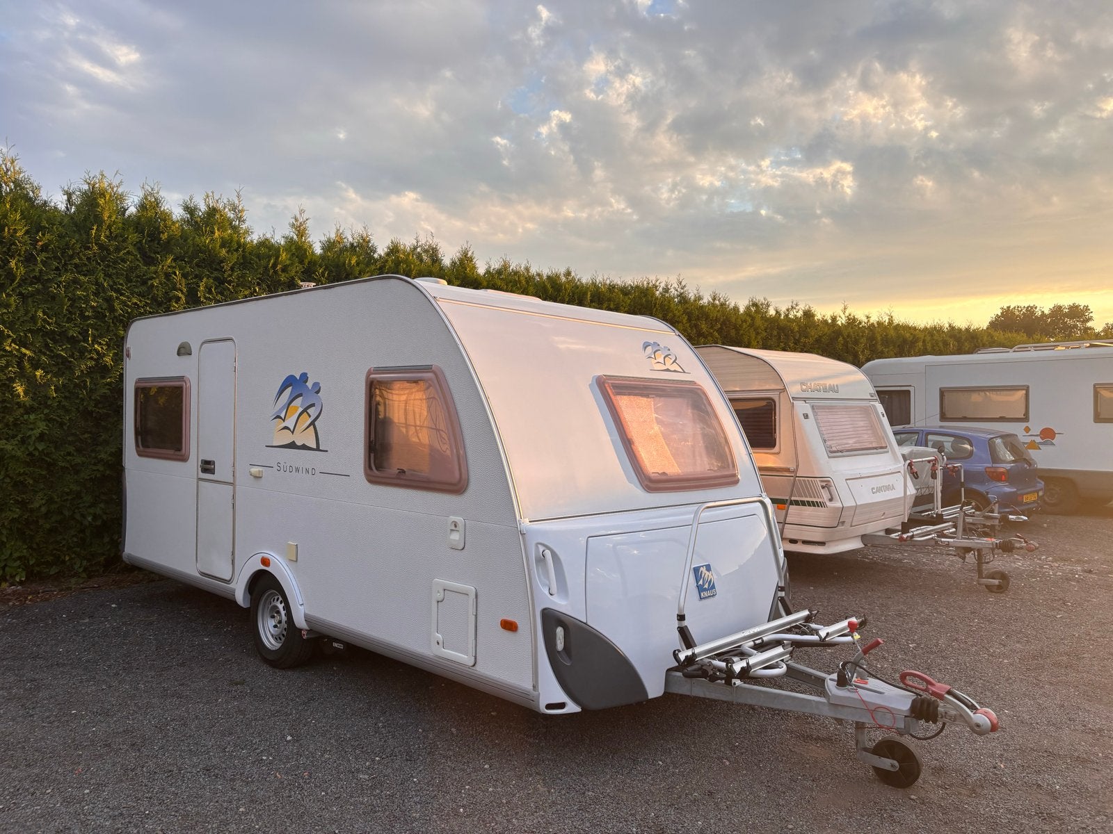 Knaus 450 FU Südwind met Frans bed, Caravans en Kamperen, Caravans, Rondzit, Frans bed, Particulier, 4 tot 5 meter