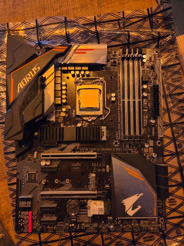 Intel Core i7-9700K CPU - gigabyte aorus h370 gaming 3 wifi, Computers en Software, Processors, 8-core, LGA 1151, Gebruikt, Ophalen of Verzenden