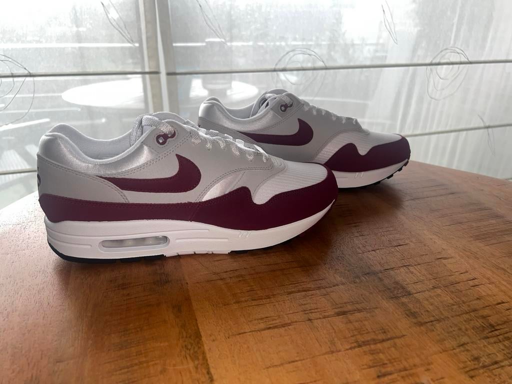 Nike Air Max 1 '87 Stranger Things Steve Harrington EU44,5, Ophalen of Verzenden, Nieuw, Overige kleuren, Sneakers of Gympen