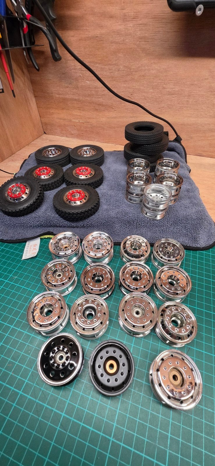 Tamiya truck banden en velgen..., Hobby en Vrije tijd, Schaal 1:14, Zo goed als nieuw, Onderdeel, Overige typen