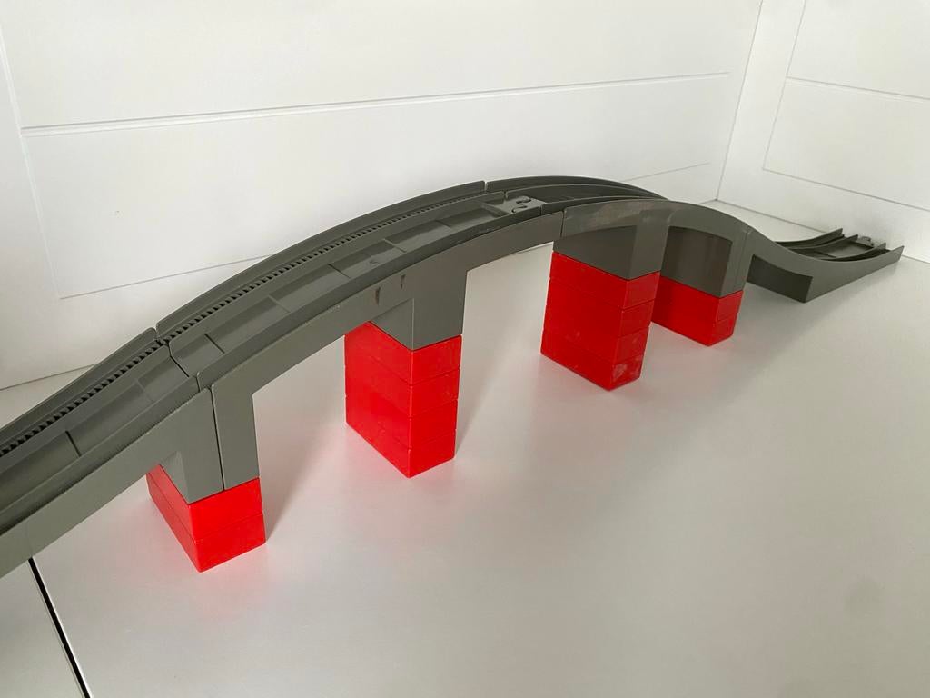 Lego Duplo Treinbrug met hellingen en rode blokken, Gebruikt, Ophalen of Verzenden, Compleet, Duplo