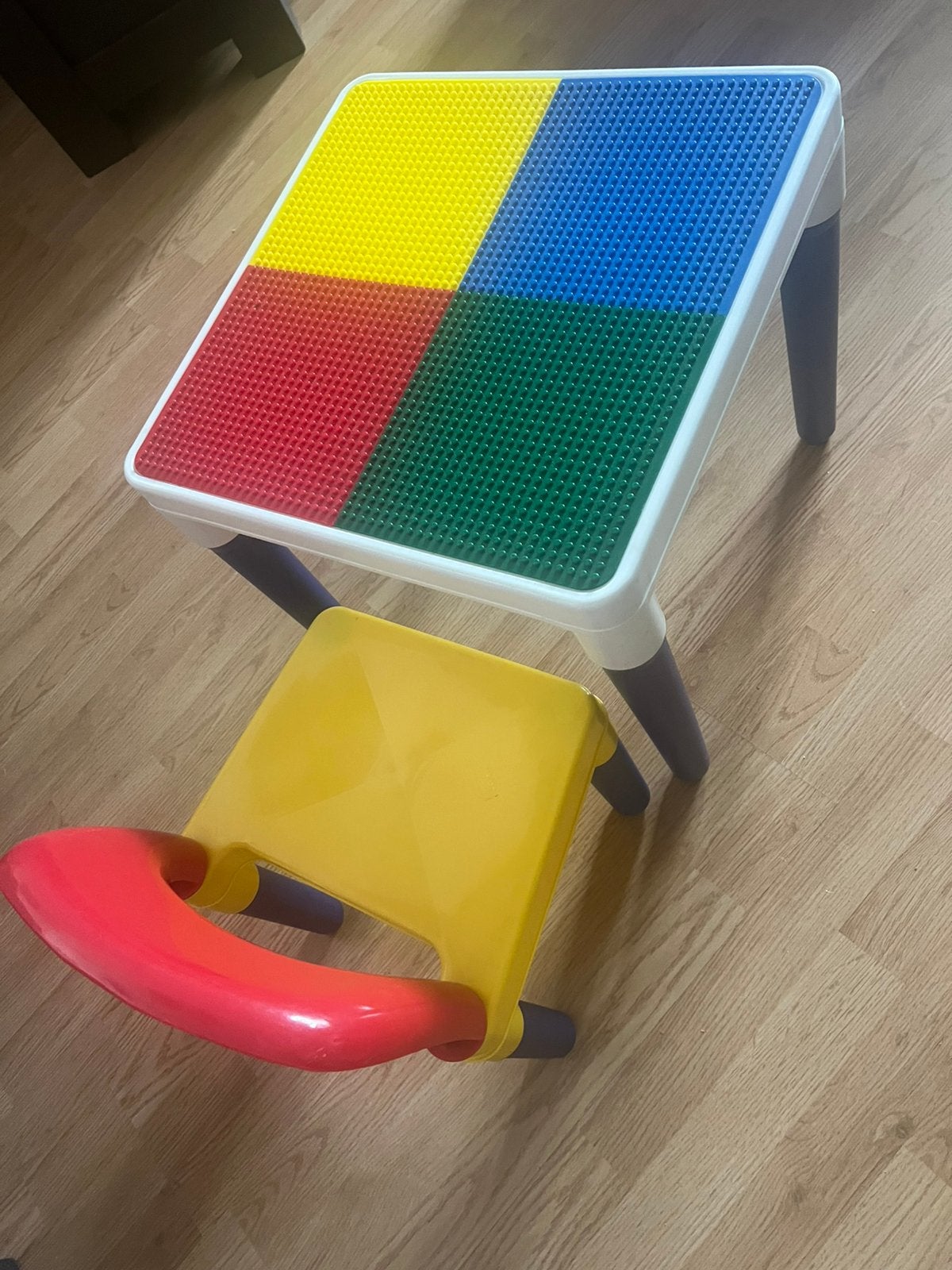 Lego-tafel met stoel en deksel, Ophalen, Zo goed als nieuw