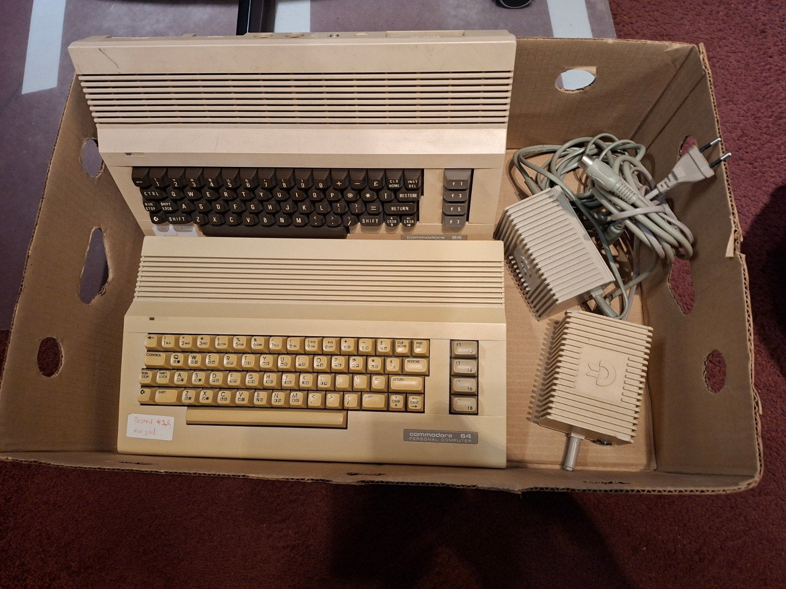 2x Commodore 64 (C64) met voedingl, Computers en Software, Ophalen of Verzenden, Commodore