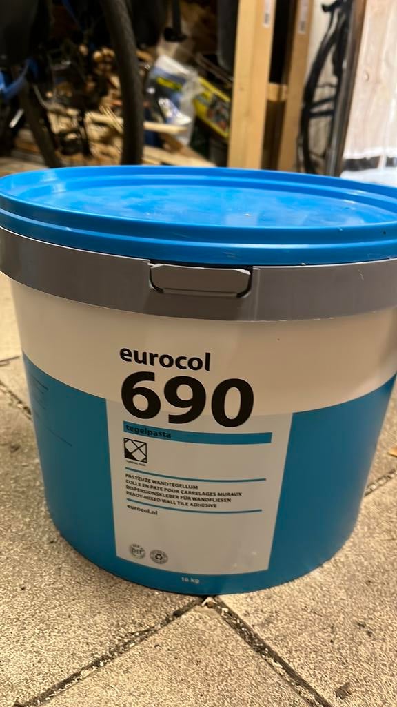Tegellijm Eurocol 690 badkamer 16kg (3/4) vol, Ophalen, Nieuw, Overige typen