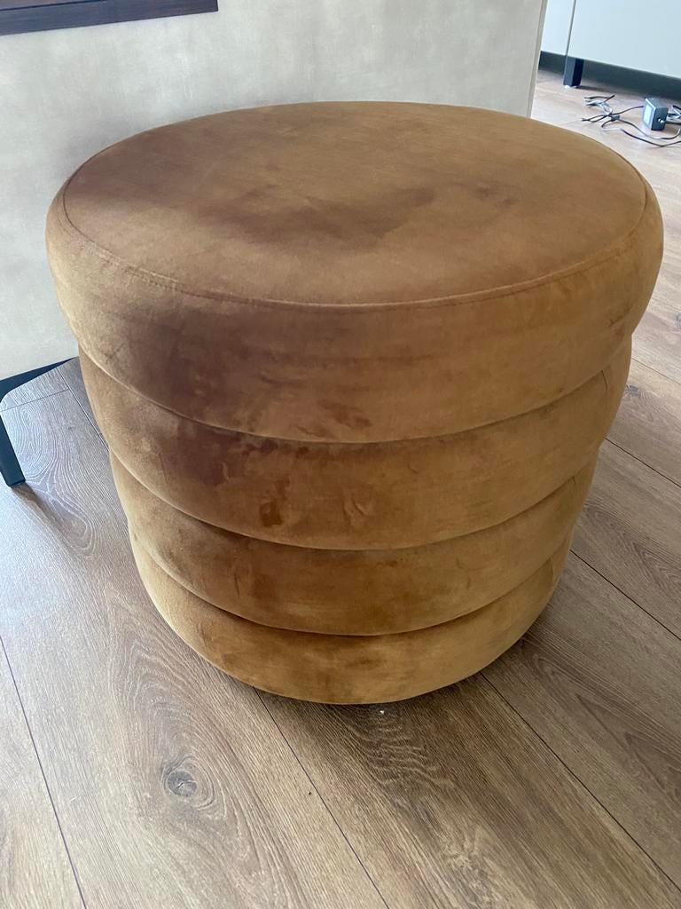 Poef okergeel, Ophalen, Zo goed als nieuw, Rond, Minder dan 50 cm