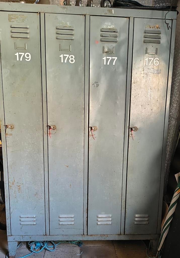 Stalen grijze lockerkast met 4 deuren, Ophalen, Gebruikt