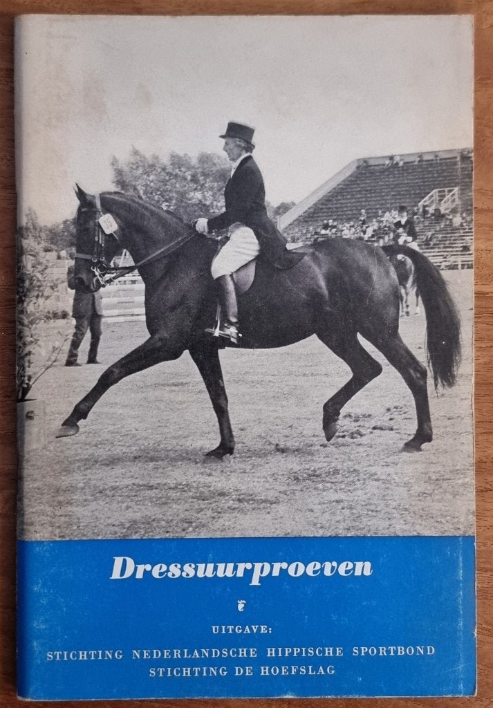 Boek Dressuurproeven - De Hoefslag 1971 - IGST, Gelezen, Ophalen of Verzenden, De Hoefslag, Paarden of Pony's