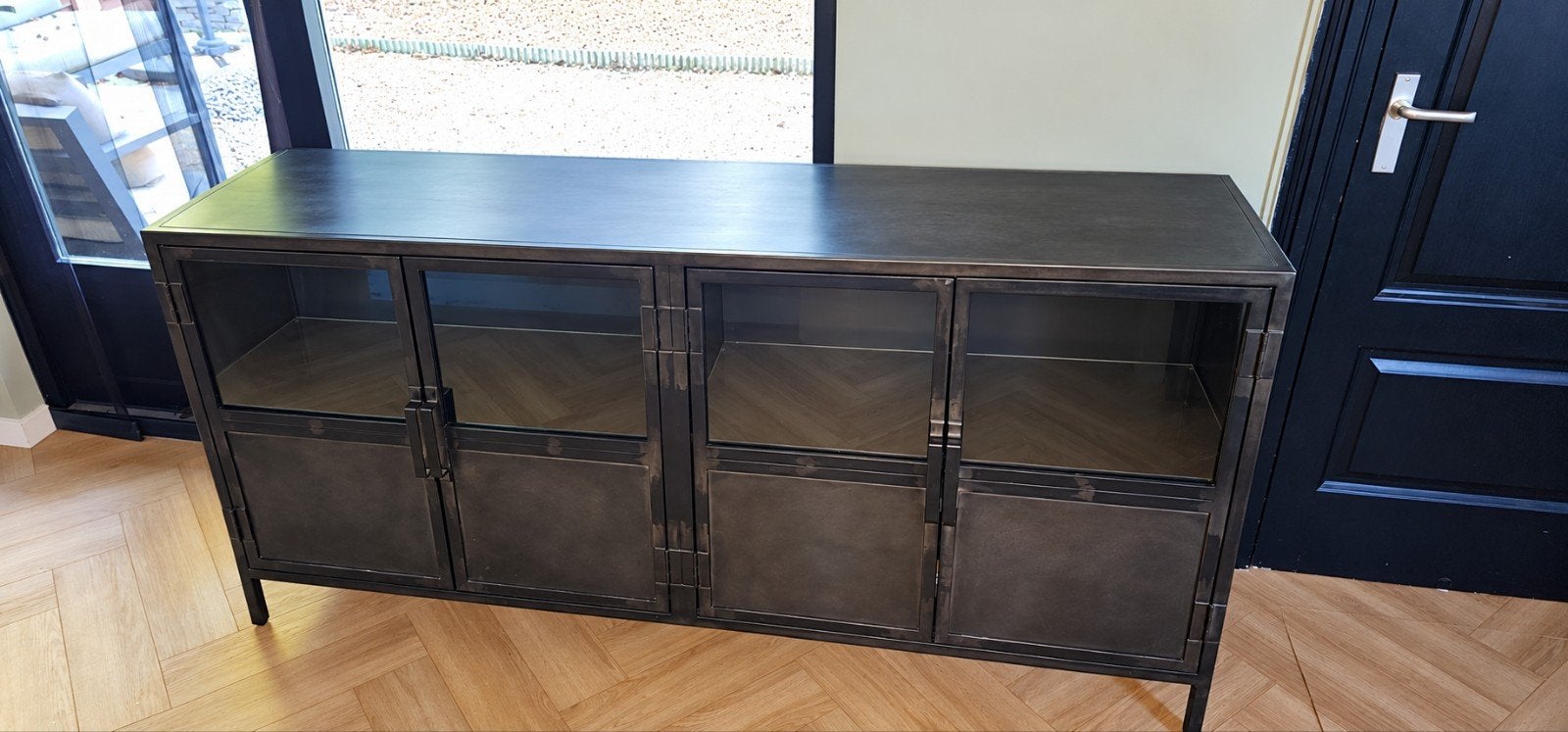 Industriële metalen dressoir met glazen deuren, Huis en Inrichting, Ophalen, 150 tot 200 cm, Glas, Industrieel
