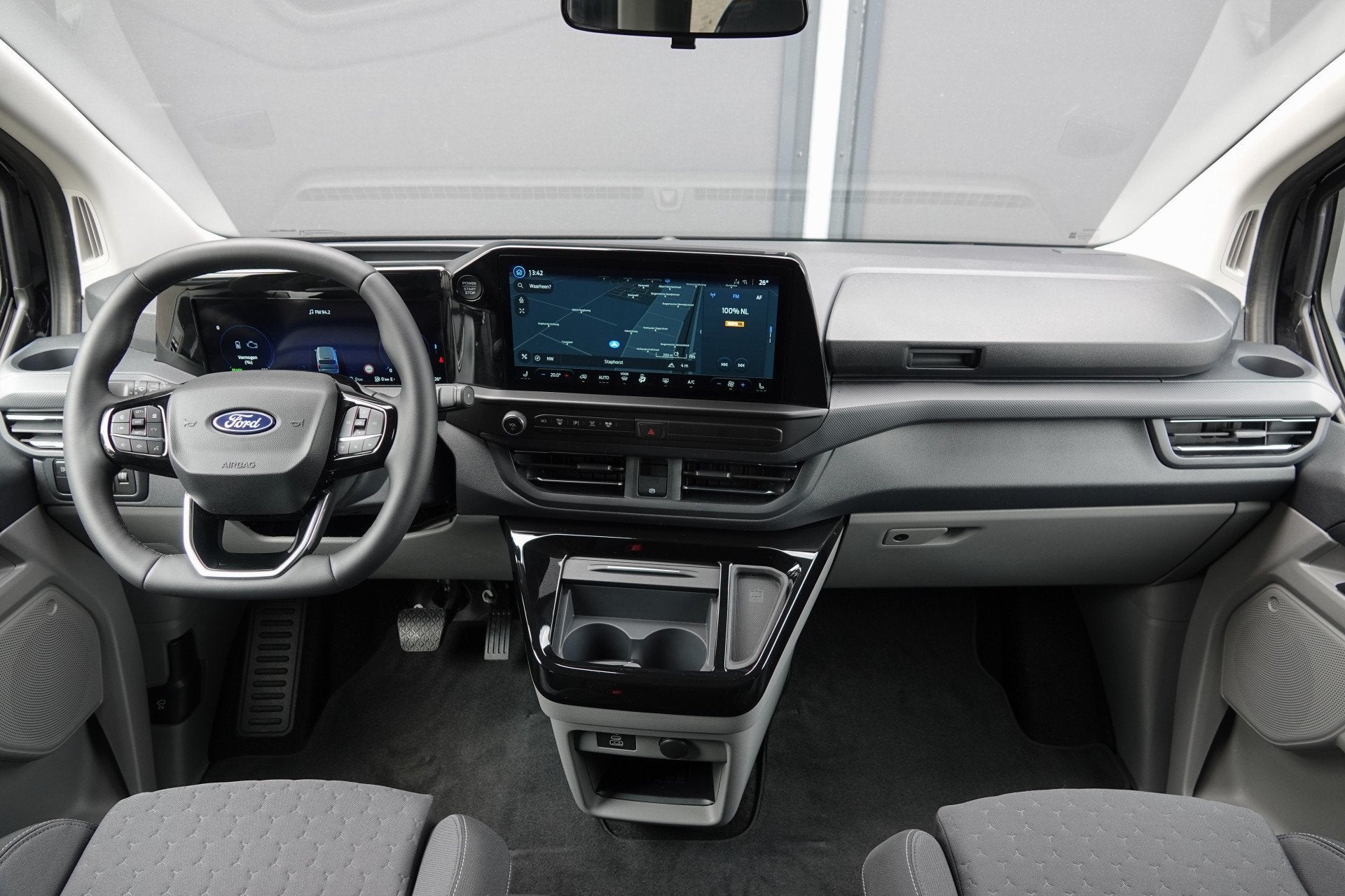 Ford Transit Custom L2H1 Dubbel Cabine 2.5PHEV 233Pk Aut. |, Auto's, Bestelauto's, Gebruikt, Zwart, 4 cilinders, 2159 kg