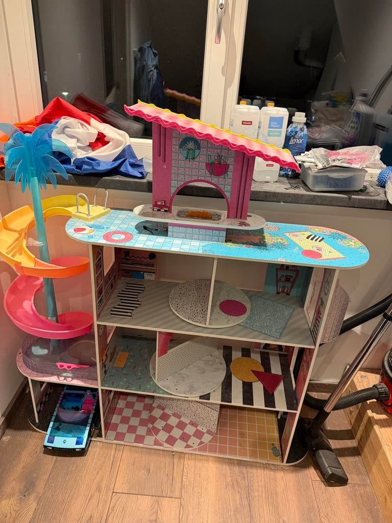 Grote LOL Surprise Poppenhuis met accessoires en poppen, Kinderen en Baby's, Speelgoed | Poppenhuizen, Ophalen, Gebruikt, Poppenhuis