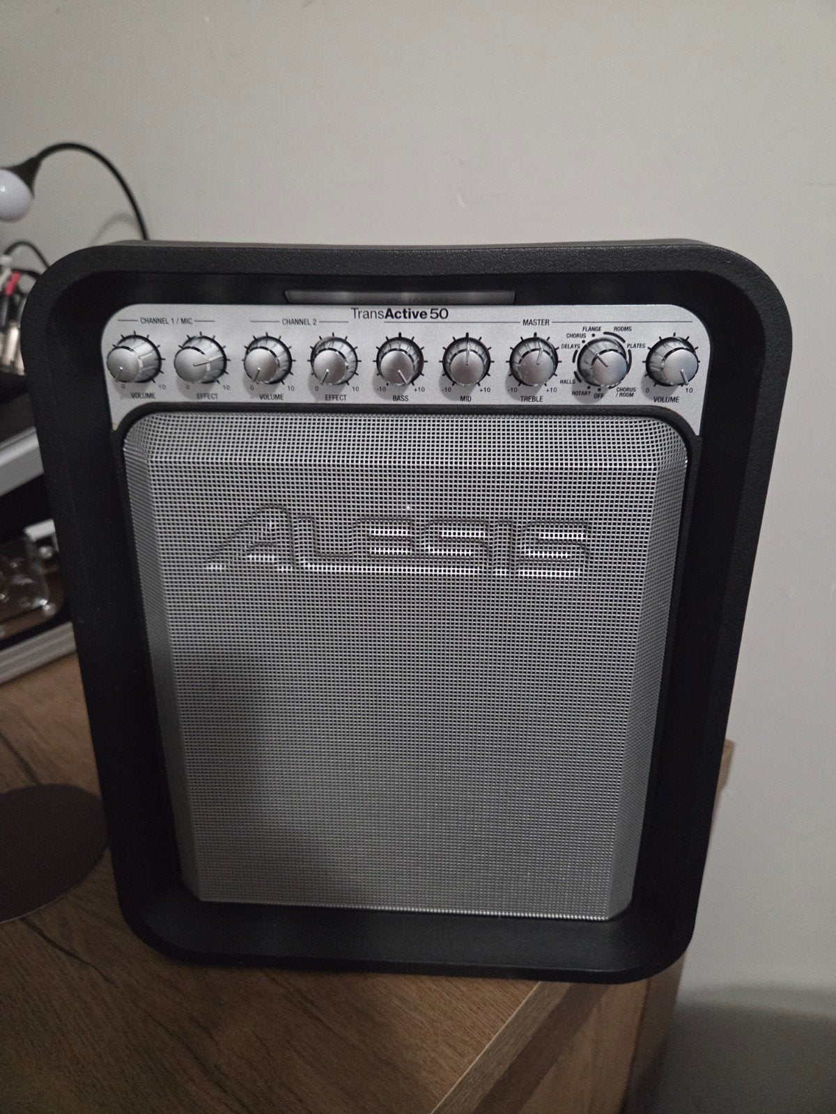 Alesis TransActive 50 Keyboardversterker/Monitor, Muziek en Instrumenten, Ophalen, Zo goed als nieuw, Minder dan 500 watt, Keyboardversterker