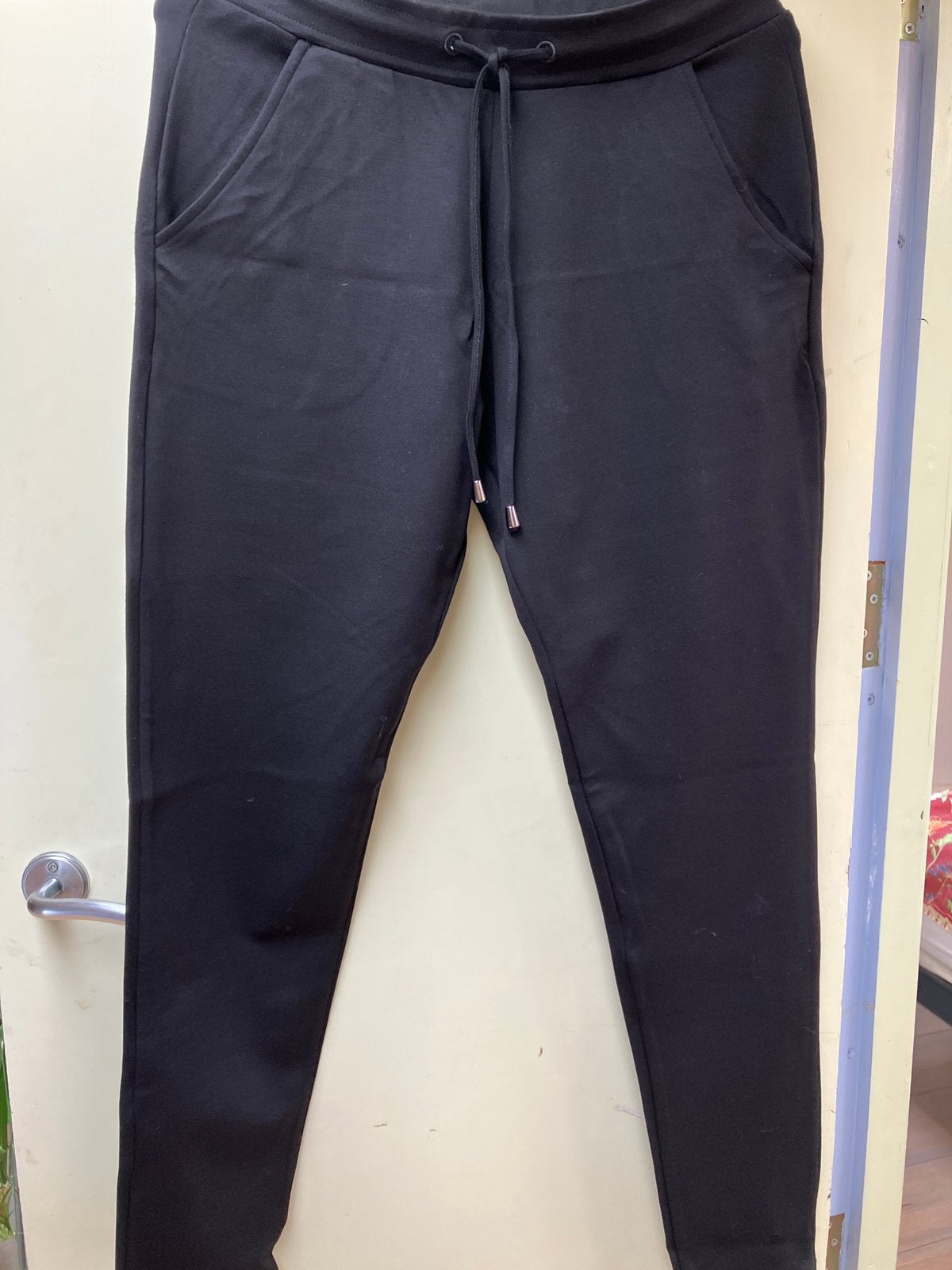 Nieuwr zwarte jogger model broek Norah mt 40/42, Maat 38/40 (M), Zwart, Ophalen of Verzenden, Zo goed als nieuw