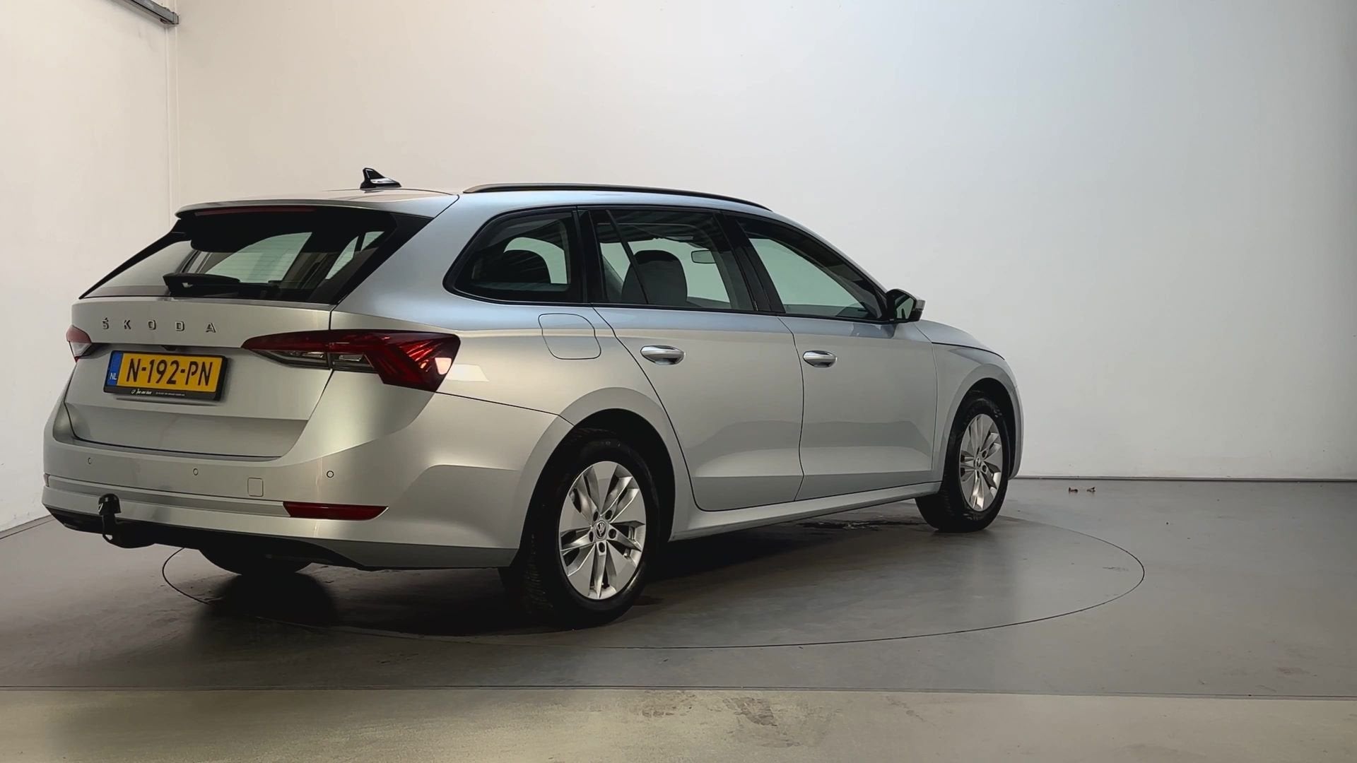Skoda Octavia Combi 1.0 e-TSI DSG Business Edition Adaptive, Auto's, Skoda, Stof, Gebruikt, Met garantie (alle), 23 km/l