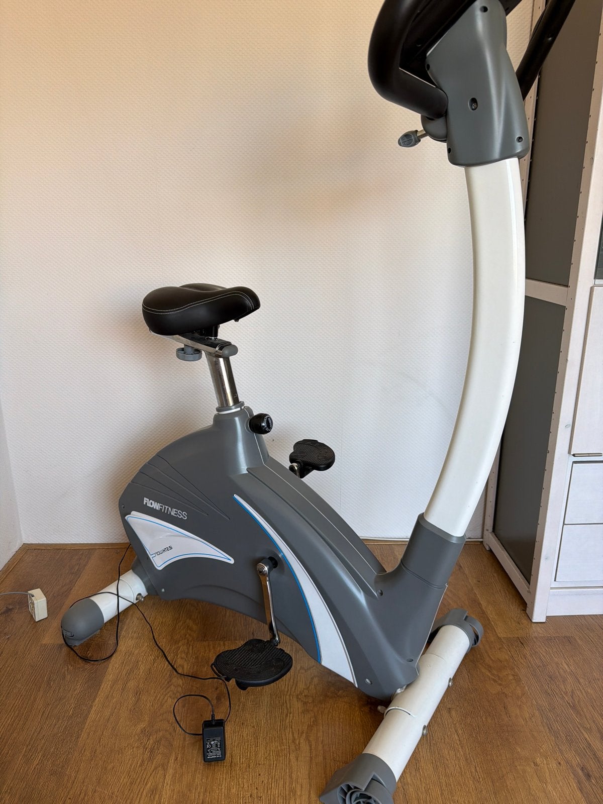 Flow Fitness Hometrainer NOW HT2.5i, Ophalen, Zo goed als nieuw, Metaal, Benen