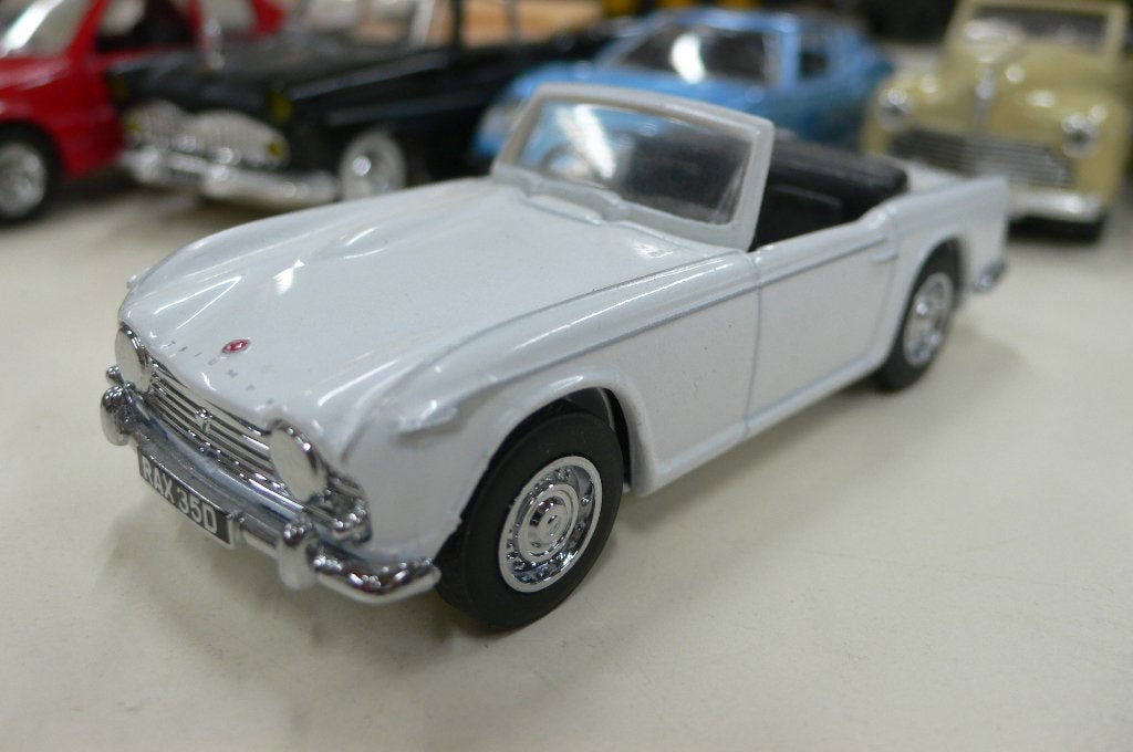 triumph tr4a-irs  1965 -dinky toys/matchbox  1/43, Verzenden, Nieuw, Auto, Dinky Toys