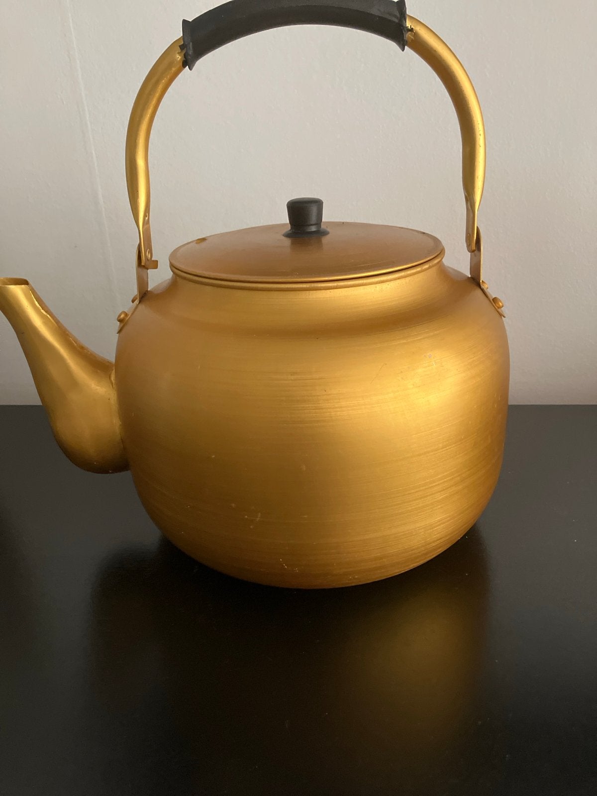 Gouden aluminium fluitketel - 14 cm, Theepot/fluitketel, Gebruikt, Goud, Ophalen of Verzenden
