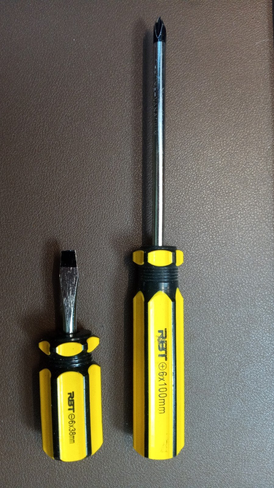 2 screwdrivers: "+" 6x100mm, "-" 6x38mm, Ophalen, Gebruikt