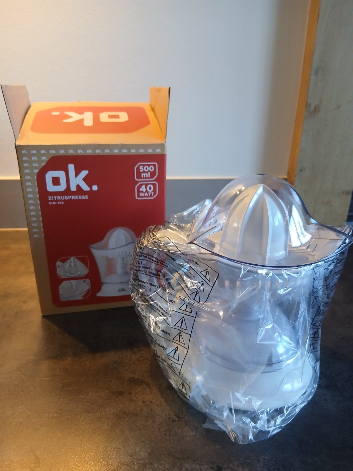 Elektrische citruspers OJU 102 - Nieuw in doos, Ophalen of Verzenden, Nieuw