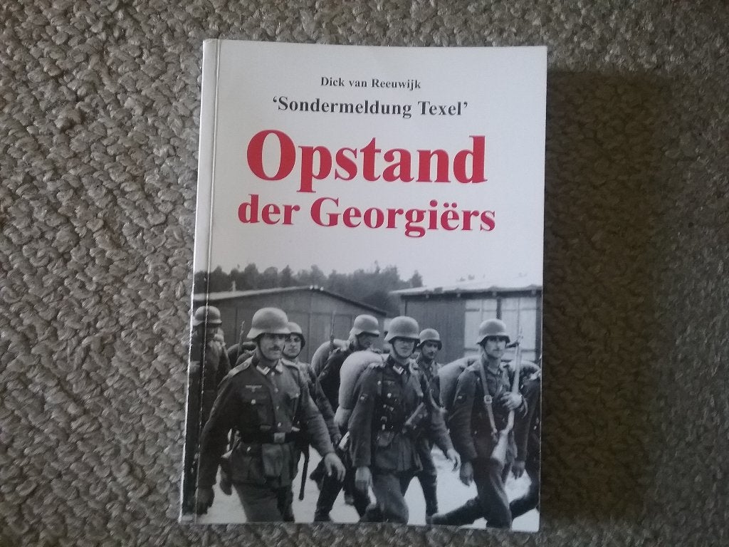 Opstand der Georgiërs / Dick van Reeuwijk (1995; Texel WO2), Ophalen of Verzenden, Overige onderwerpen, Tweede Wereldoorlog, Gelezen