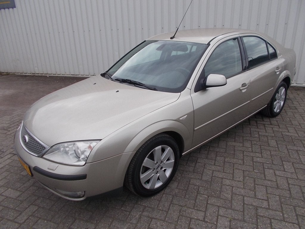 Ford Mondeo 1.8-16V Futura LM/NAVI ( GEEN APK / ZO MEE! ), Auto's, Ford, Stof, Gebruikt, 4 cilinders, Mondeo