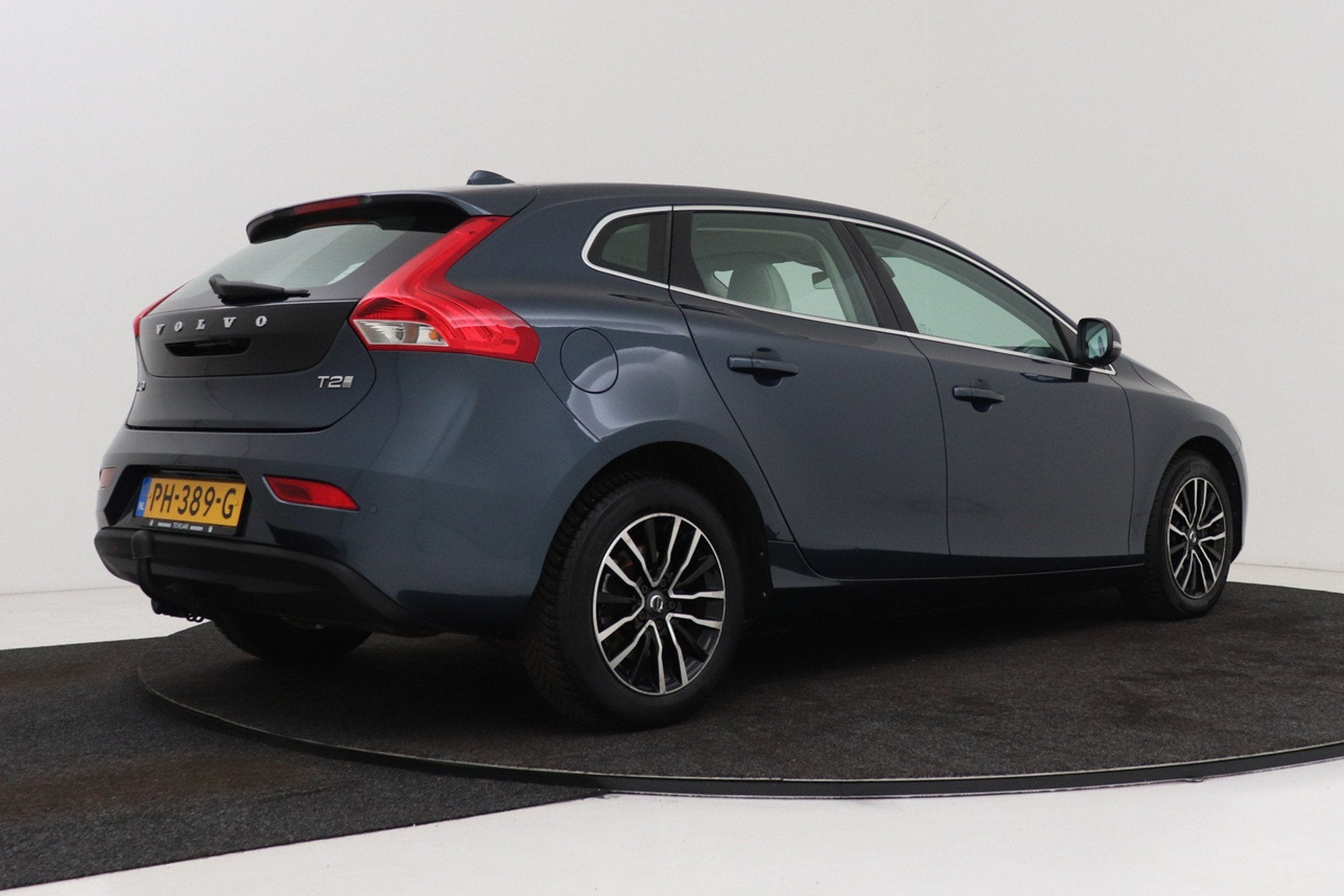 Volvo V40 1.5 T2 Nordic+ | Trekhaak | Panoramadak | Org NL |, Auto's, Euro 6, 4 cilinders, 700 kg, Blauw
