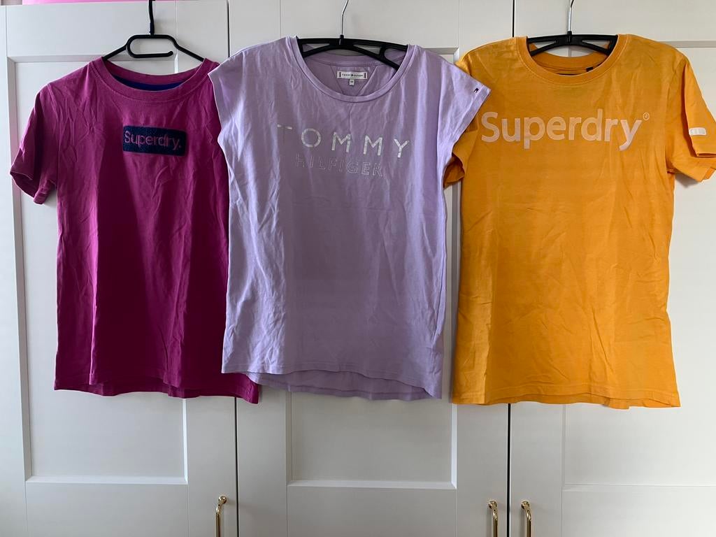 3 tshirts Tommy Hilfiger en Superdry mt XS, Geel, Ophalen of Verzenden, Zo goed als nieuw, Korte mouw