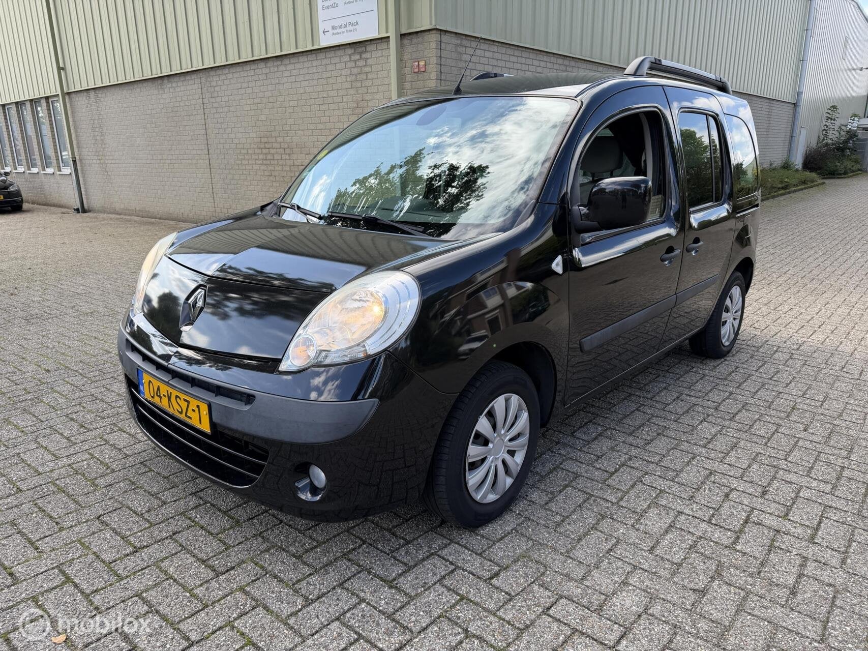 Renault Kangoo Family 1.6-16V Expression, 1373 kg, Gebruikt, 4 cilinders, Zwart