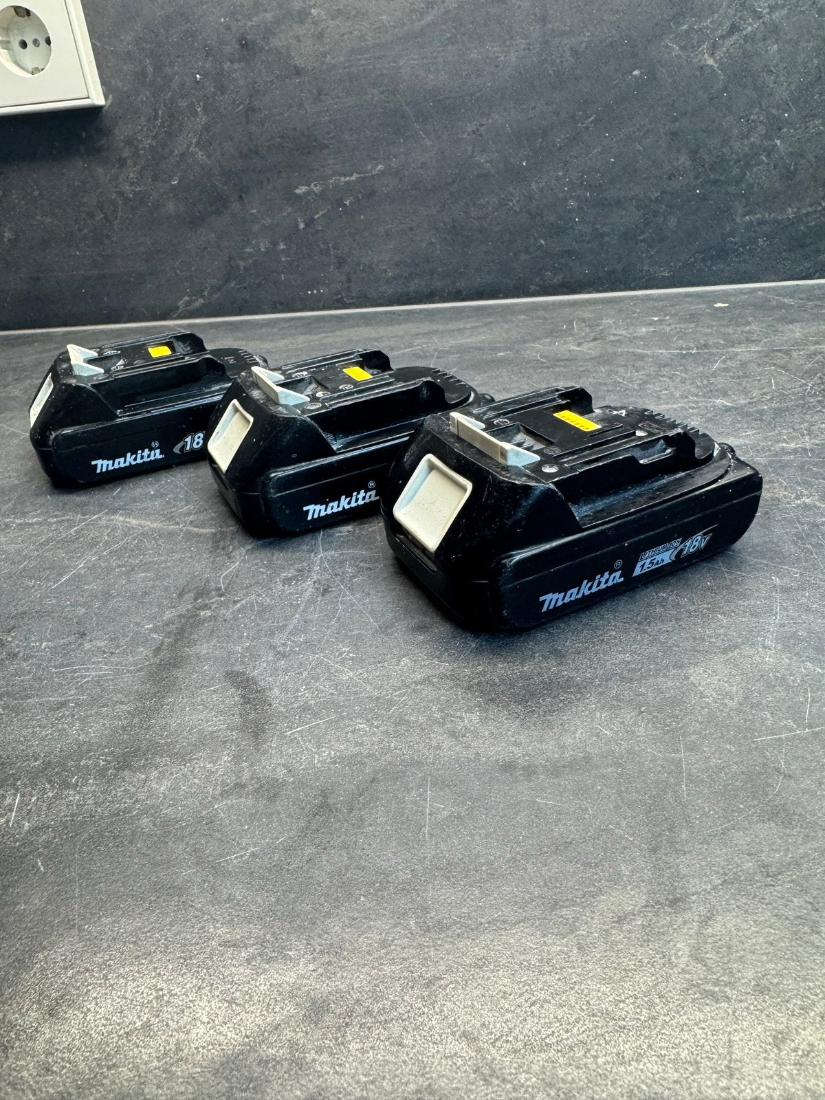 3x Makita accu 18V 1.5Ah BL1815 Li-ion (Gebruikt), Doe-het-zelf en Verbouw, Gereedschap | Boormachines, Ophalen of Verzenden, Gebruikt