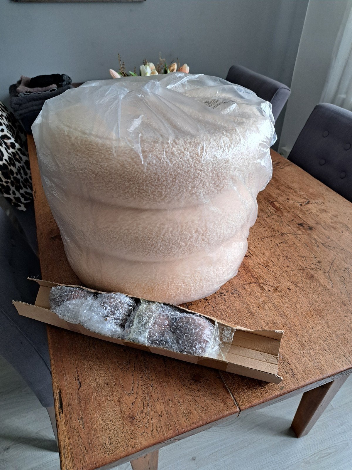 Nieuwe Poef Bubbles Beige Ø38x42 cm - Xenos, Huis en Inrichting, Minder dan 50 cm, Modern, Speels, Rond, Nieuw
