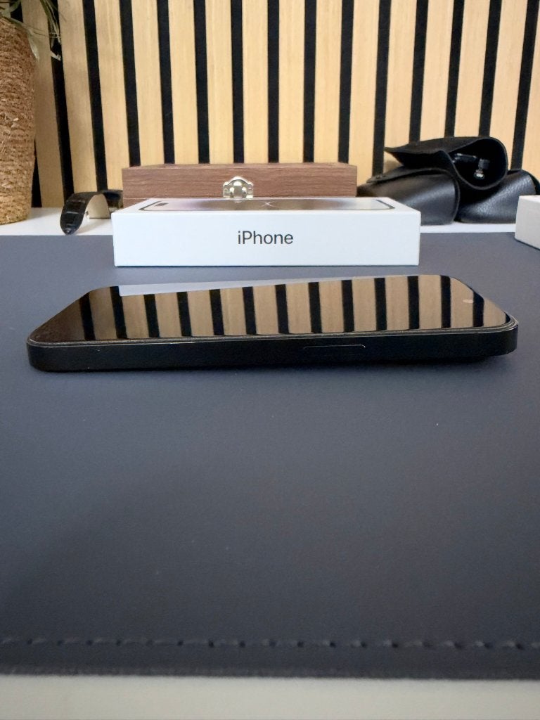 Foto 12 van iPhone 14 Pro 256 GB Space Black | MET ACCESSOIRES | 77%