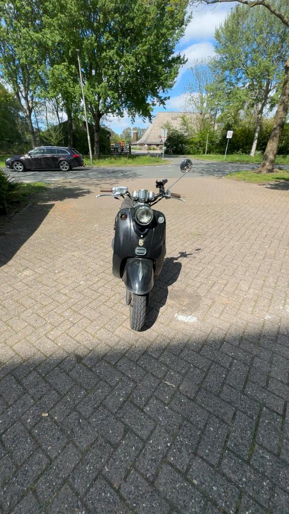 Zwarte Scooter - Old Classic Model, Fietsen en Brommers, Ophalen, Gebruikt, Benzine, Overige merken