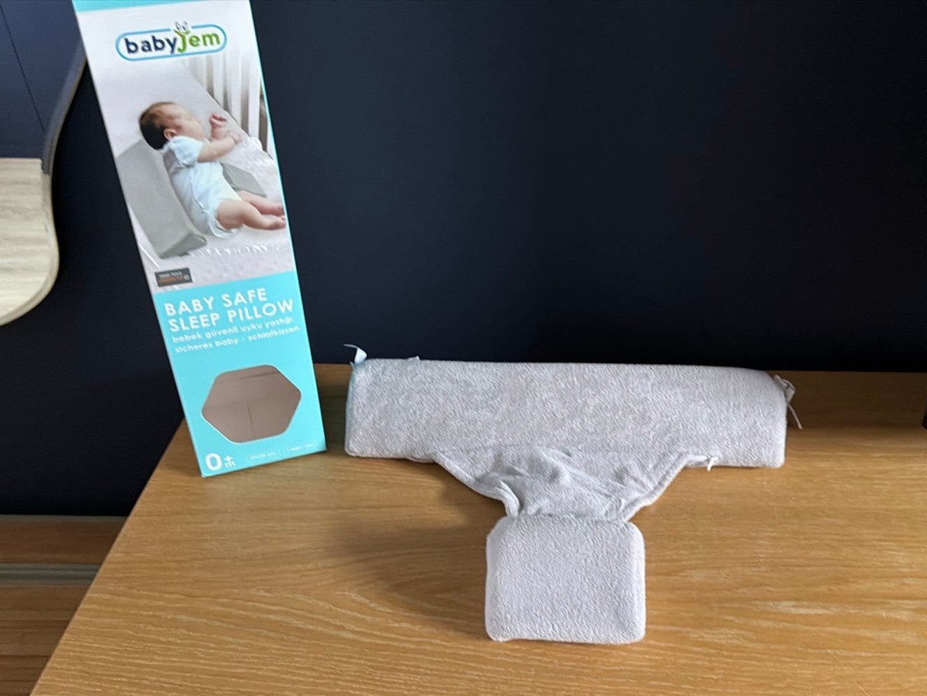 BabyJem baby safe sleep pillow driehoek, Kinderen en Baby's, Jongetje of Meisje, Ophalen of Verzenden, Zo goed als nieuw, Bedomrander