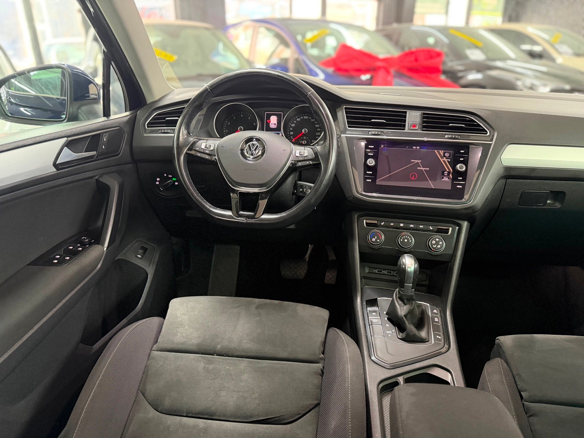 Volkswagen Tiguan 1.4 TSI ACT Highline Business R Pano, Euro 6, 4 cilinders, 150 pk, Blauw