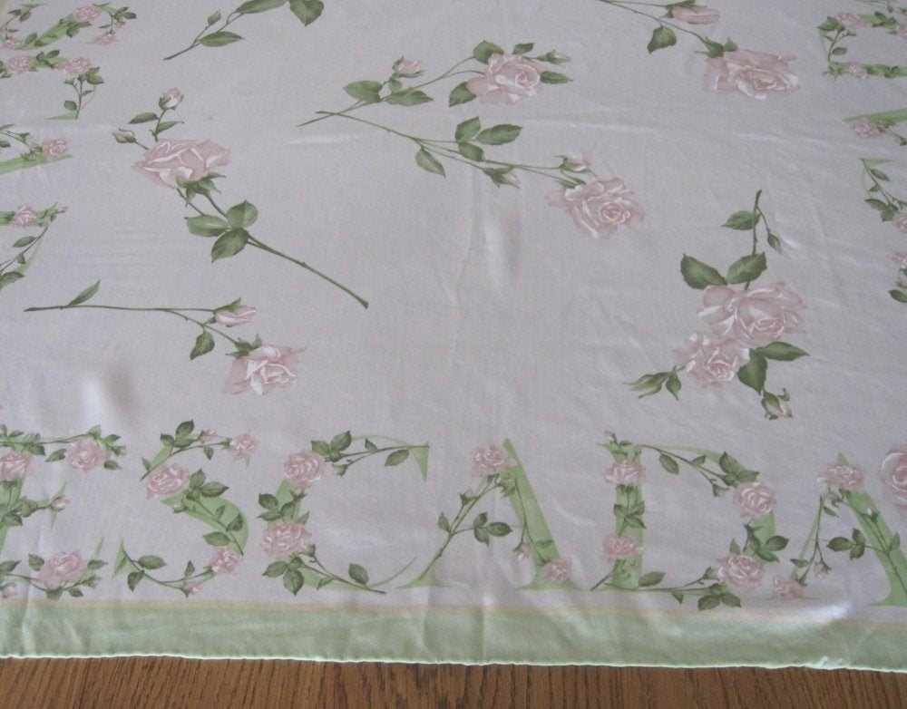 Escada sjaal (met rozenpatroon), Maat 46/48 (XL) of groter, Escada, Ophalen of Verzenden, Zo goed als nieuw