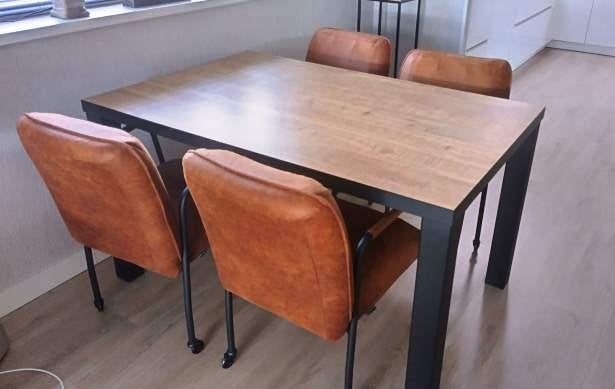 Complete eethoek tafel + 4 stoelen (1 jaar oud), Huis en Inrichting, Complete eetkamers, Ophalen, Zo goed als nieuw, 4 tot 6 stoelen