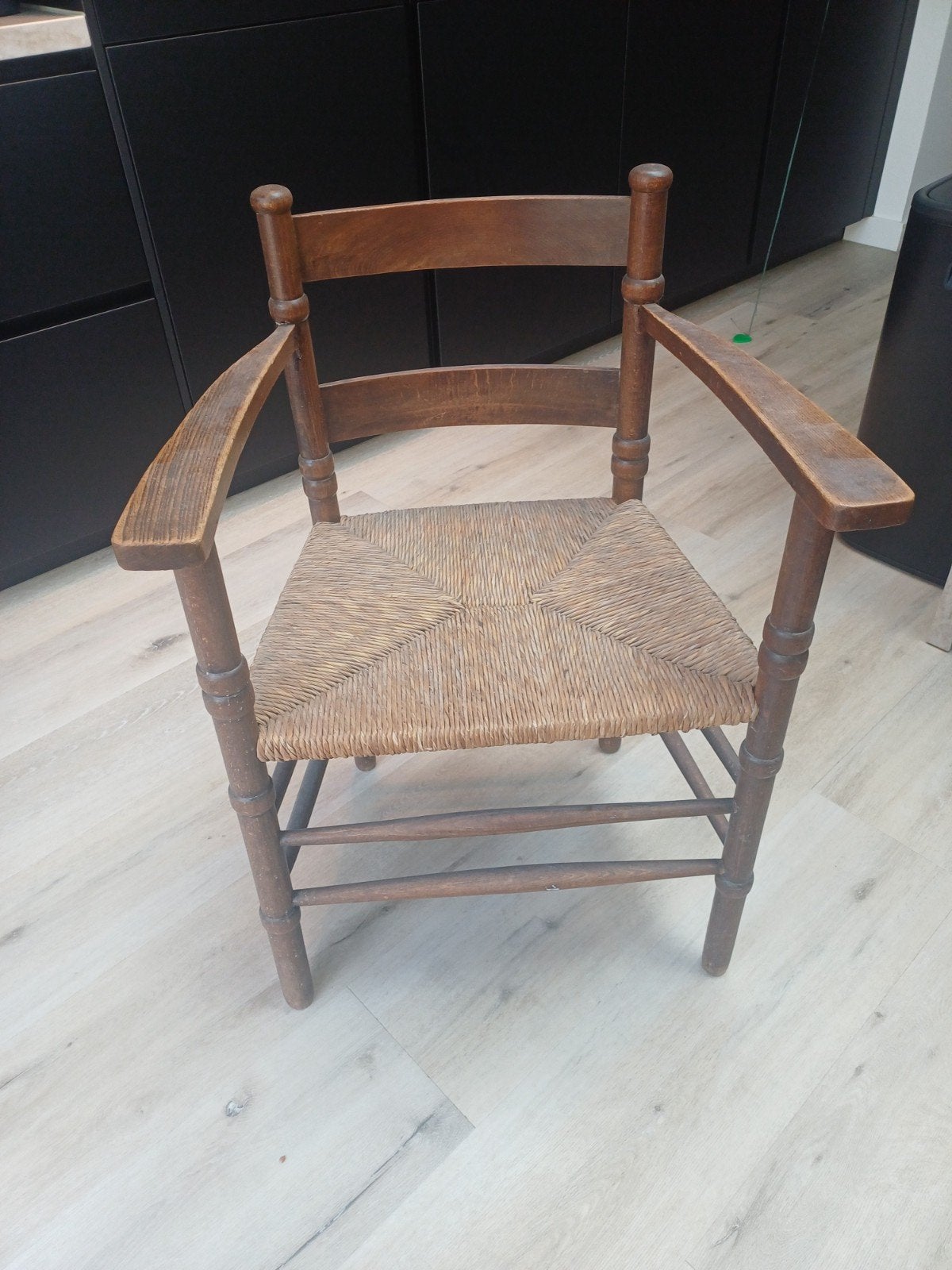 Antieke houten stoel met biezen zitting, Antiek en Kunst, Ophalen