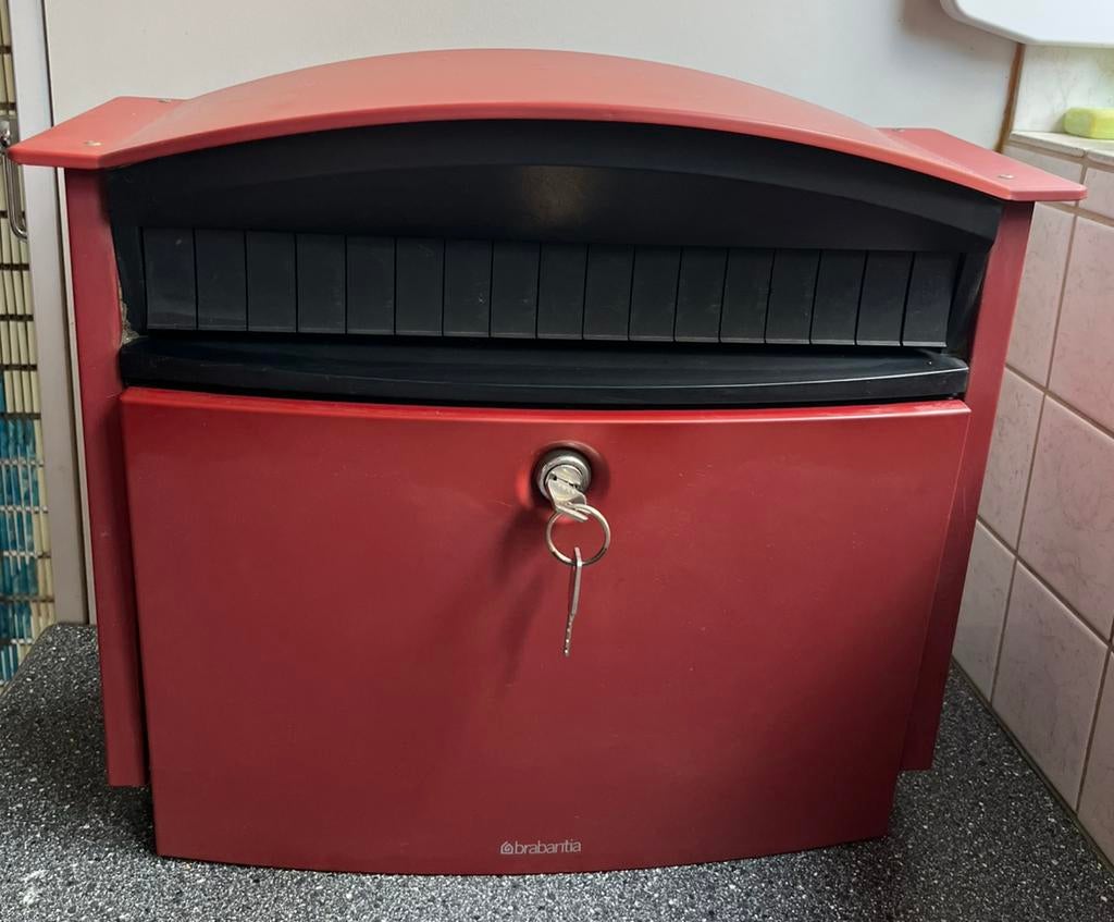 Brievenbus Brabantia hangbrievenbus rood, Ophalen of Verzenden, Gebruikt, IJzer, Wandbrievenbus