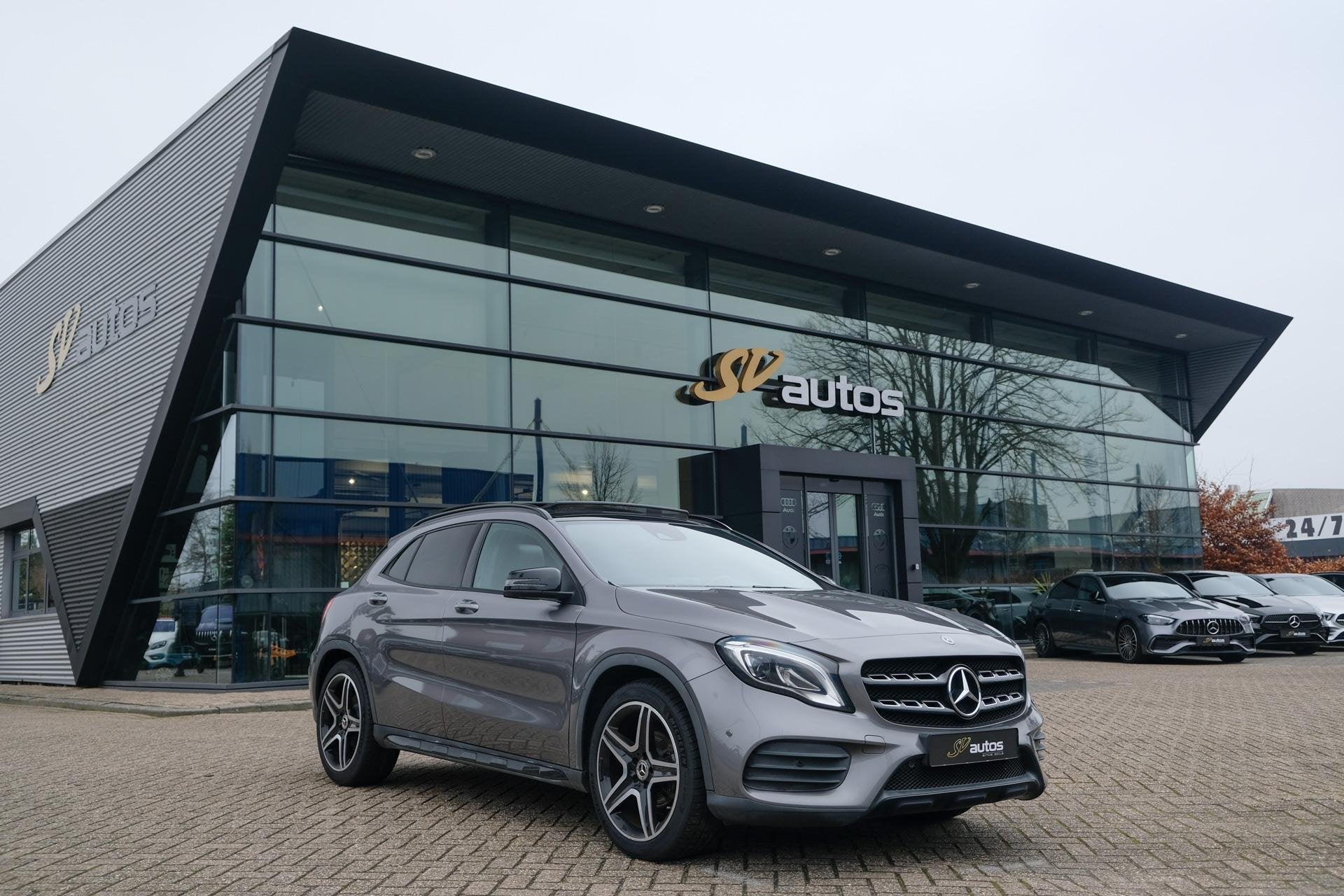 Mercedes-Benz GLA-klasse GLA180 AMG 122pk Panoramadak Night, Auto's, Gebruikt, 715 kg, Leder en Stof, 122 pk