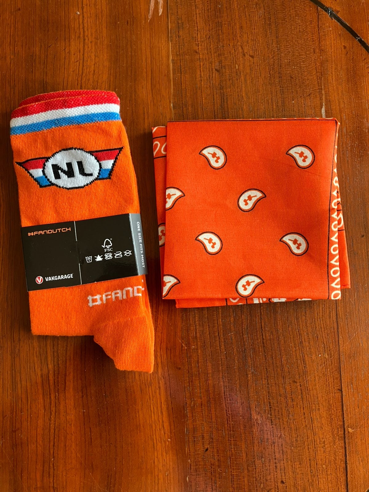 Oranje sokken  en oranje boerenzakdoek, Ophalen of Verzenden, Nieuw, Maat 39 t/m 42, Overige kleuren