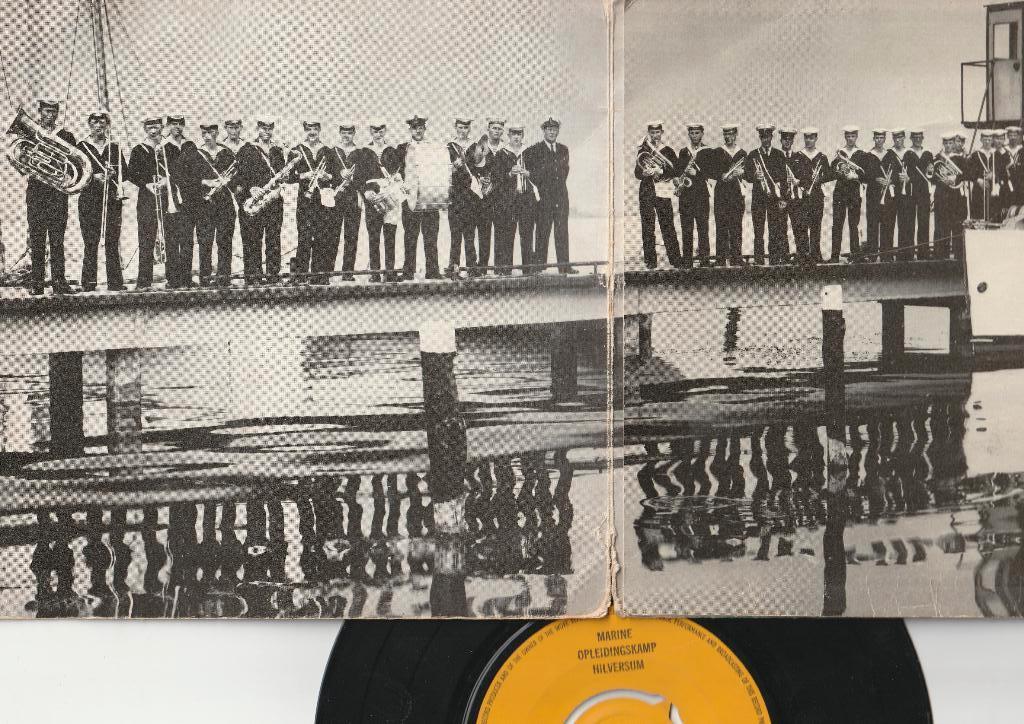 Matrozenkapel Marine Opl. Hilversum (1964) - BOOMHOEK EP, Verzamelen, Ophalen, Marine, Nederland, Embleem of Badge
