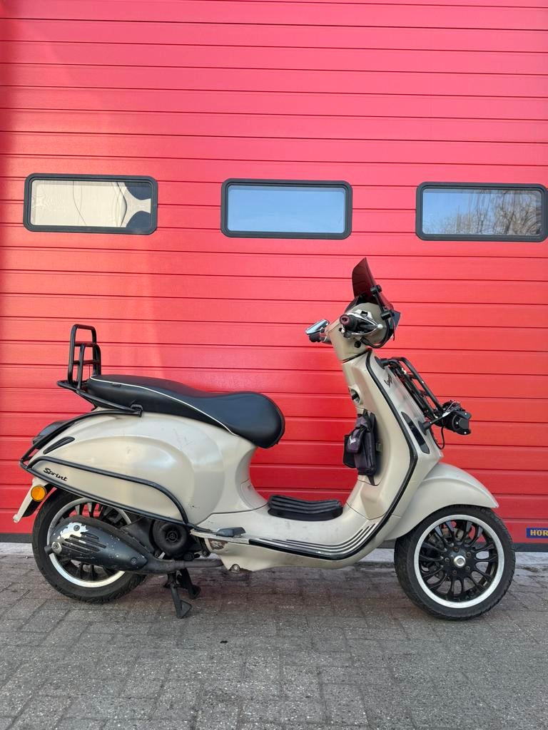 Vespa Sprint 2017 1500KM, Fietsen en Brommers, Scooters | Vespa, Zo goed als nieuw, Benzine, Ophalen