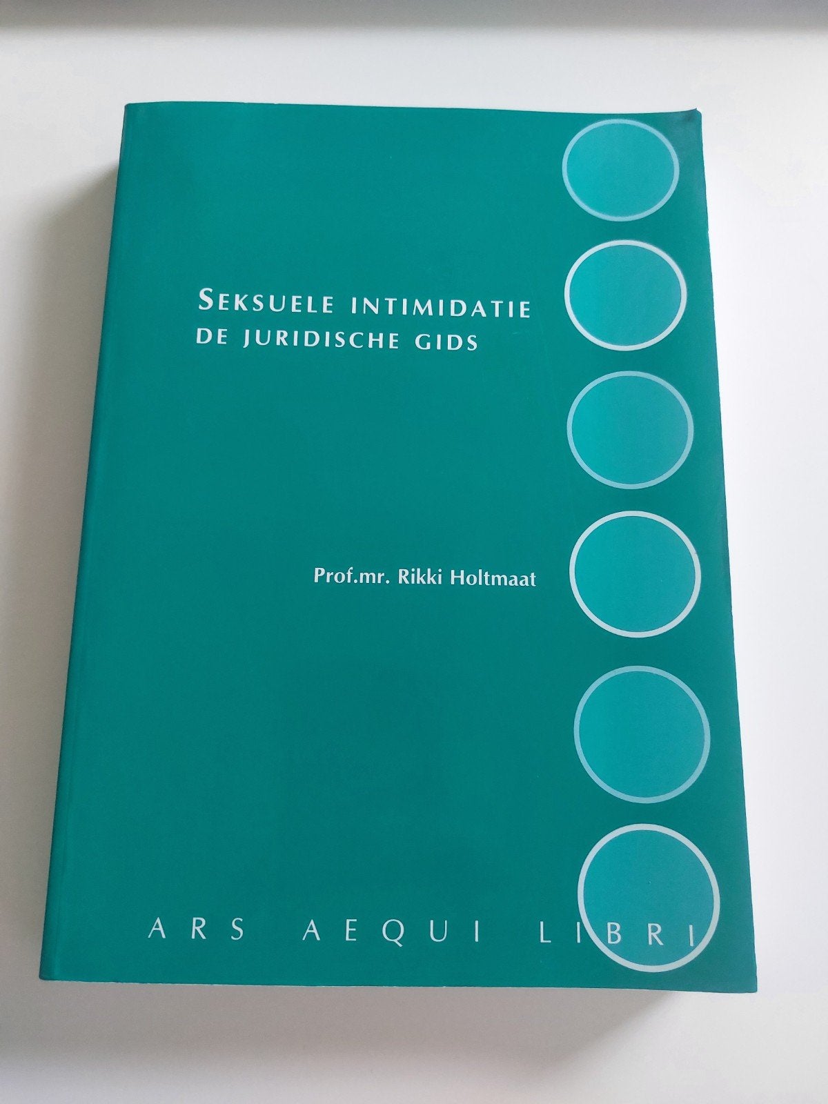Rikki Holtmaat - Seksuele intimidatie - de juridische gids, Boeken, Sociale wetenschap, Ophalen of Verzenden, Zo goed als nieuw