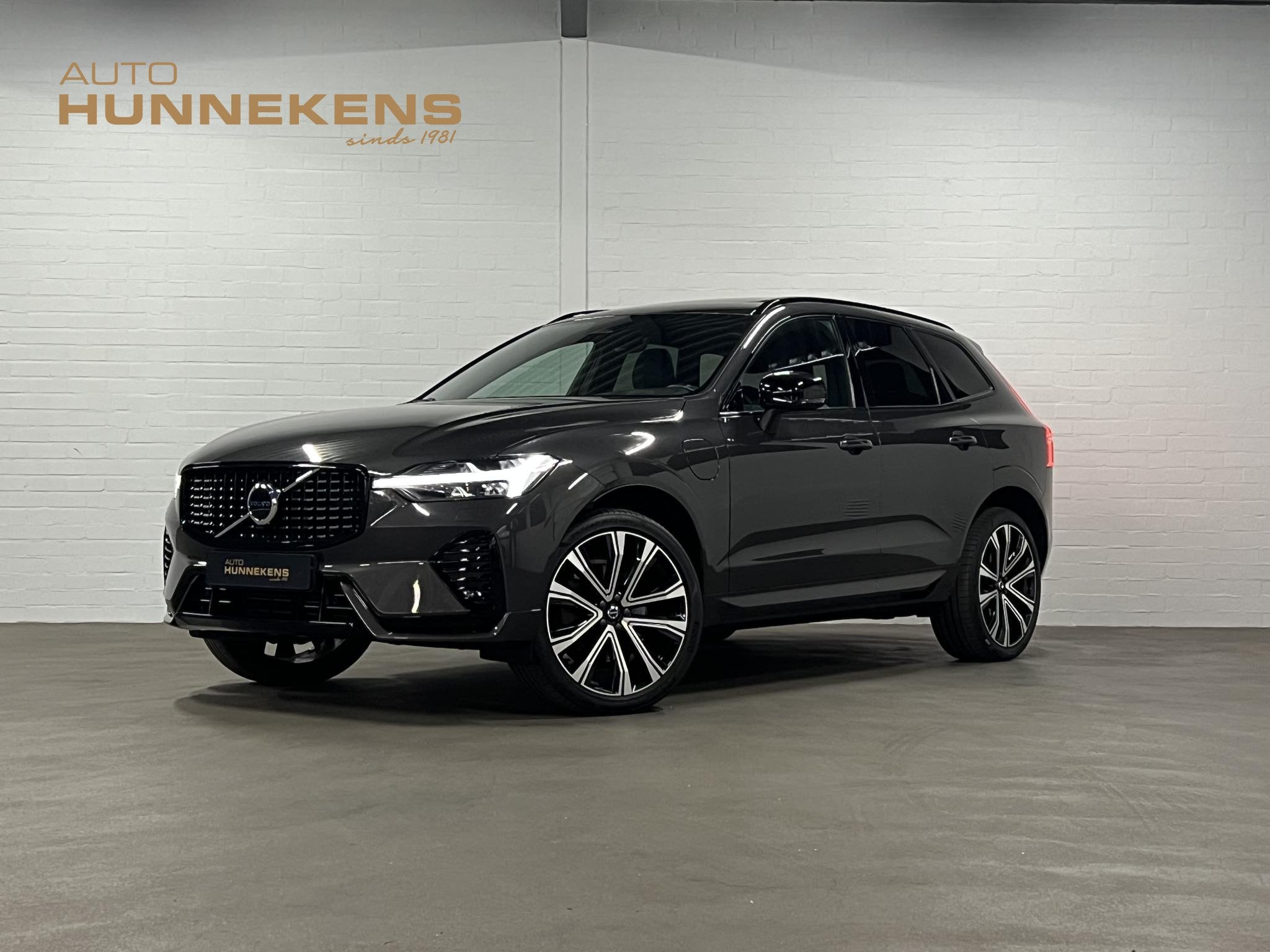 Volvo XC60 2.0 T6 Plug-in hybrid AWD Plus Dark SOH 98% *Long, Automaat, 12 maanden, Gebruikt, 4 cilinders
