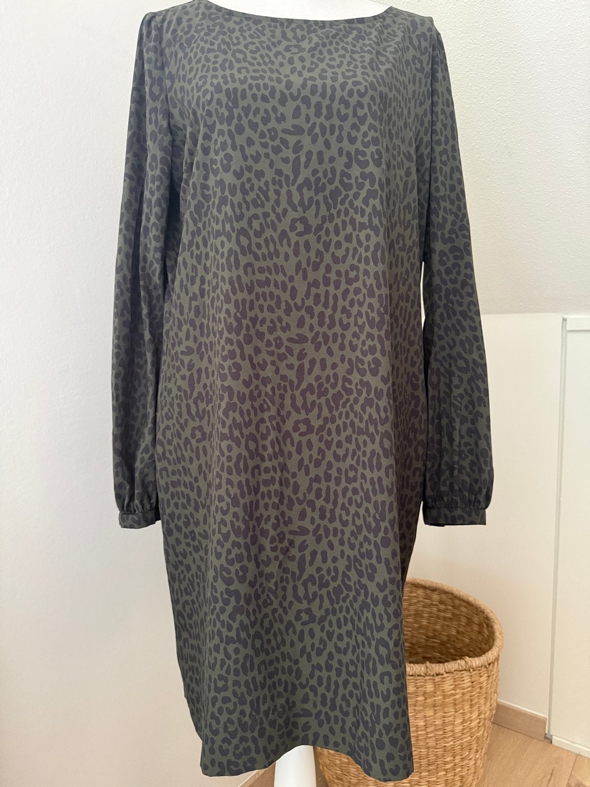 La Dress by Simone jurk met luipaardprint groen - zwart, Kleding | Dames, Maat 42/44 (L), Ophalen of Verzenden, Zo goed als nieuw
