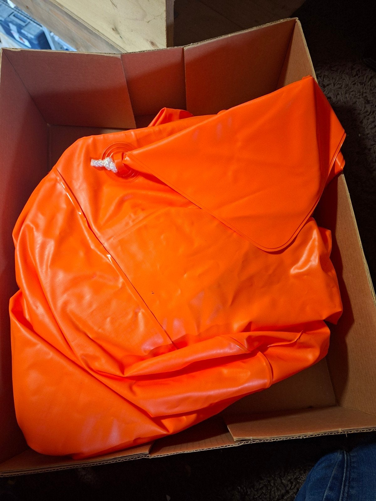 Opblaasbare oranjestoel, Ophalen