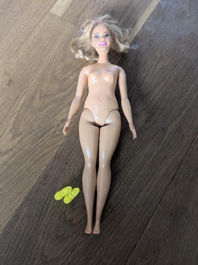 Barbiepop met gele sandalen, Ophalen, Gebruikt, Barbie
