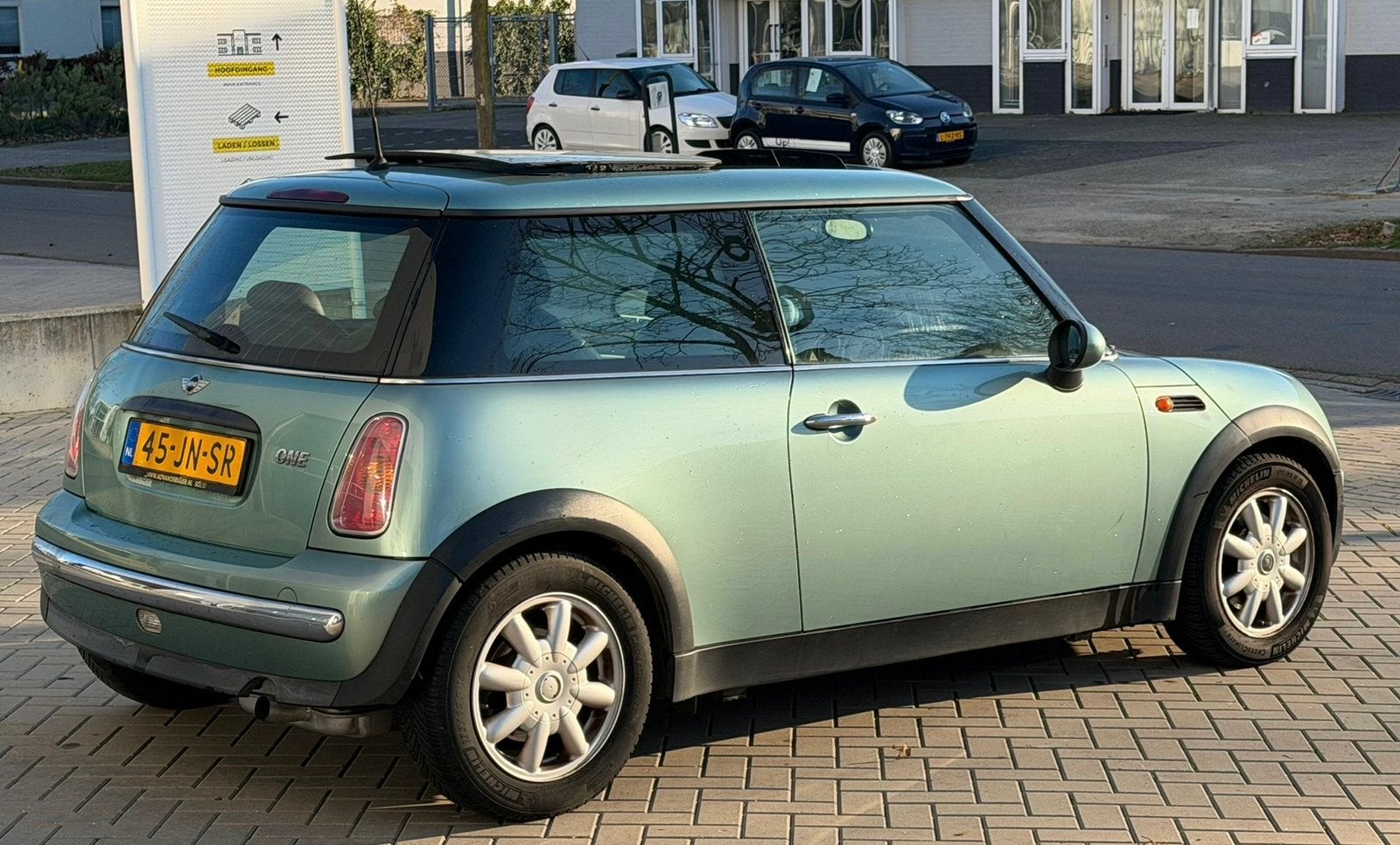 ‼️MINI COOPER ONE 1.6 PANORAMADAK AIRCO LEER ELEK RAMEN‼️, Auto's, Mini, Voorwielaandrijving, Euro 5, 15 km/l, Zwart