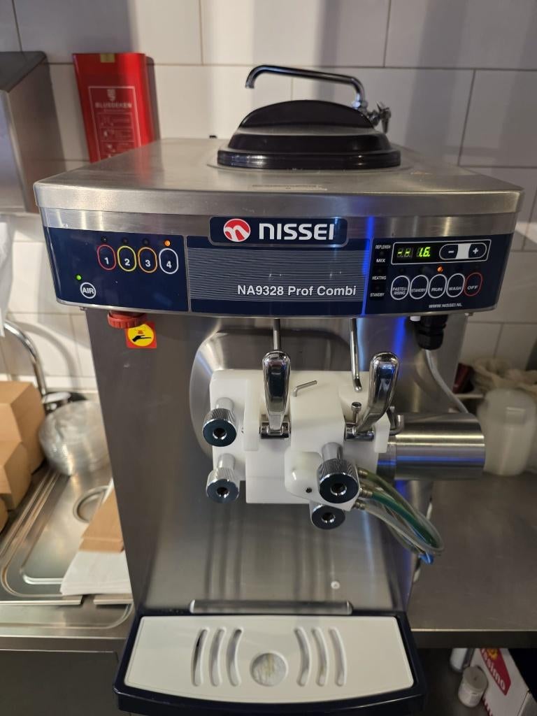 Nissei NA9328 Prof Combi softijs- en milkshakemachine., Ophalen, Gebruikt